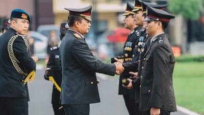 polda Jatim Anugerahkan Tanda Kehormatan kepada Ribuan Personel polda Jatim Anugerahkan Tanda Kehormatan kepada Ribuan Personel
